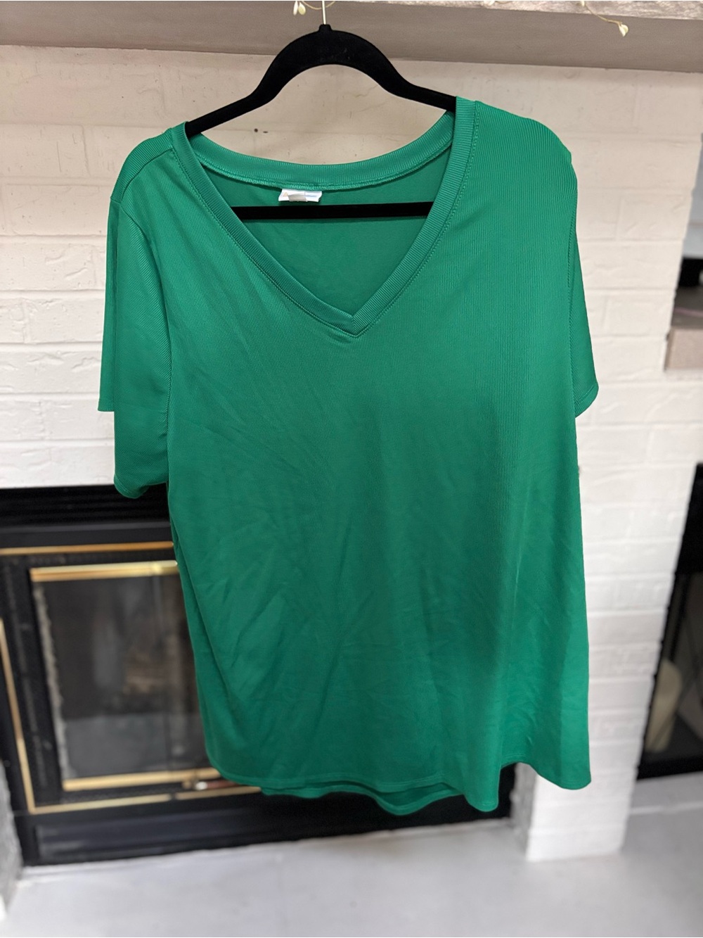 LuLaRoe Emerald Green V-Neck Short Sleeve Tee